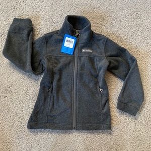 Boys size xs (6/7) gray fleece jacket.